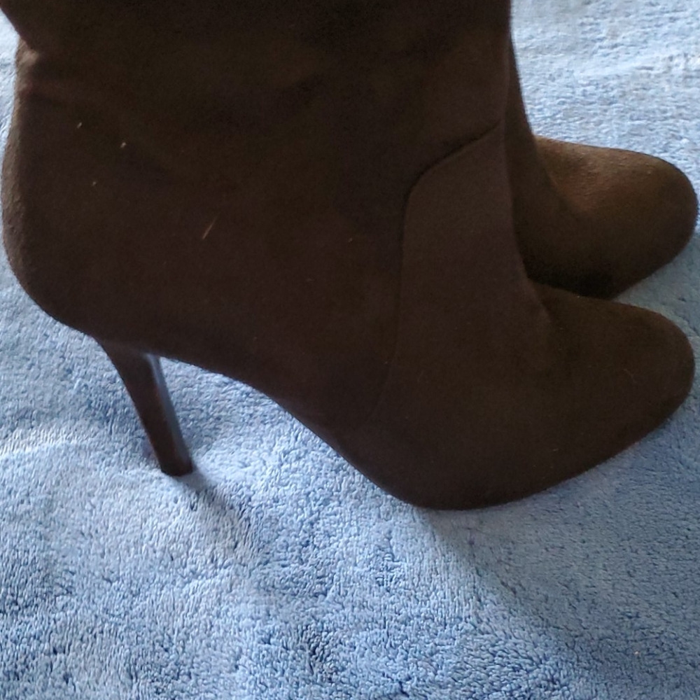 Boots - Picture 3 of 5